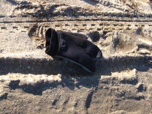 the footprint in sand of the big fat larry tires next to a narrower tire